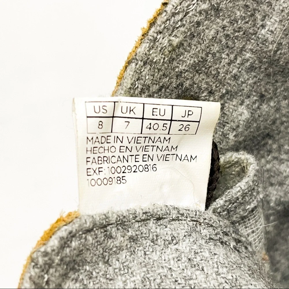 Toms Suede Camel Chukka Boots
